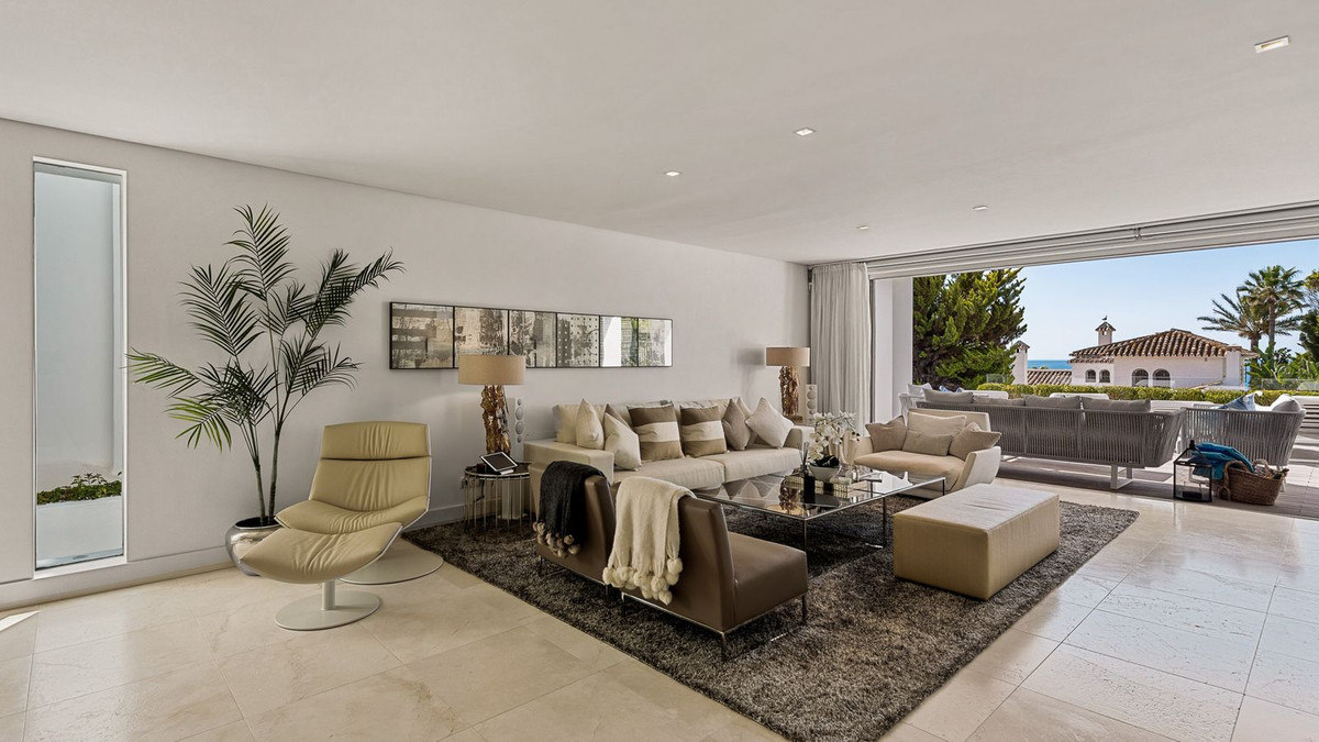 4 Bedroom Villa in Marbella - Photo 13