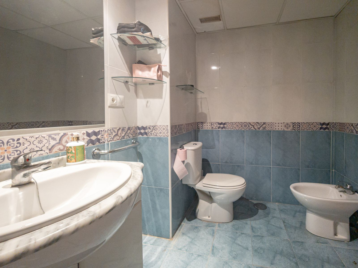 2 Bedroom Apartment in San Pedro de Alcántara - Photo 31