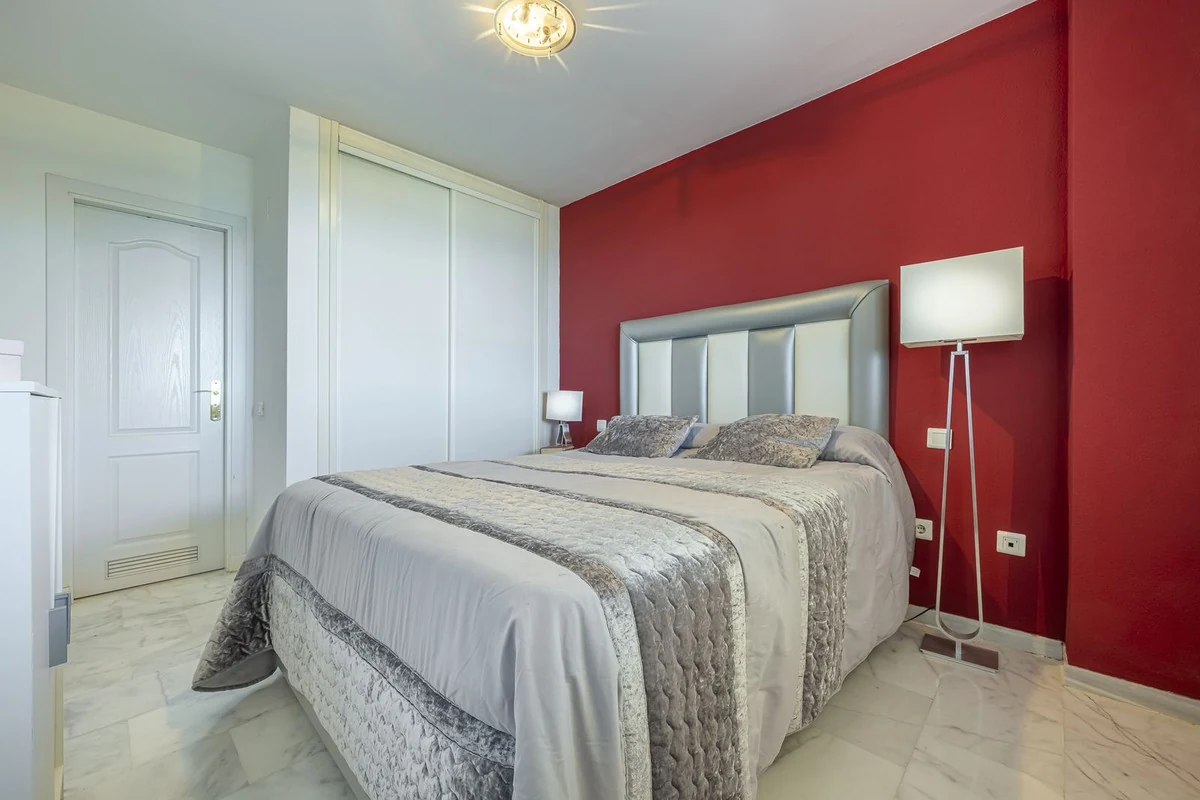 Piso de 3 dormitorios con piscina en Málaga – Foto 10