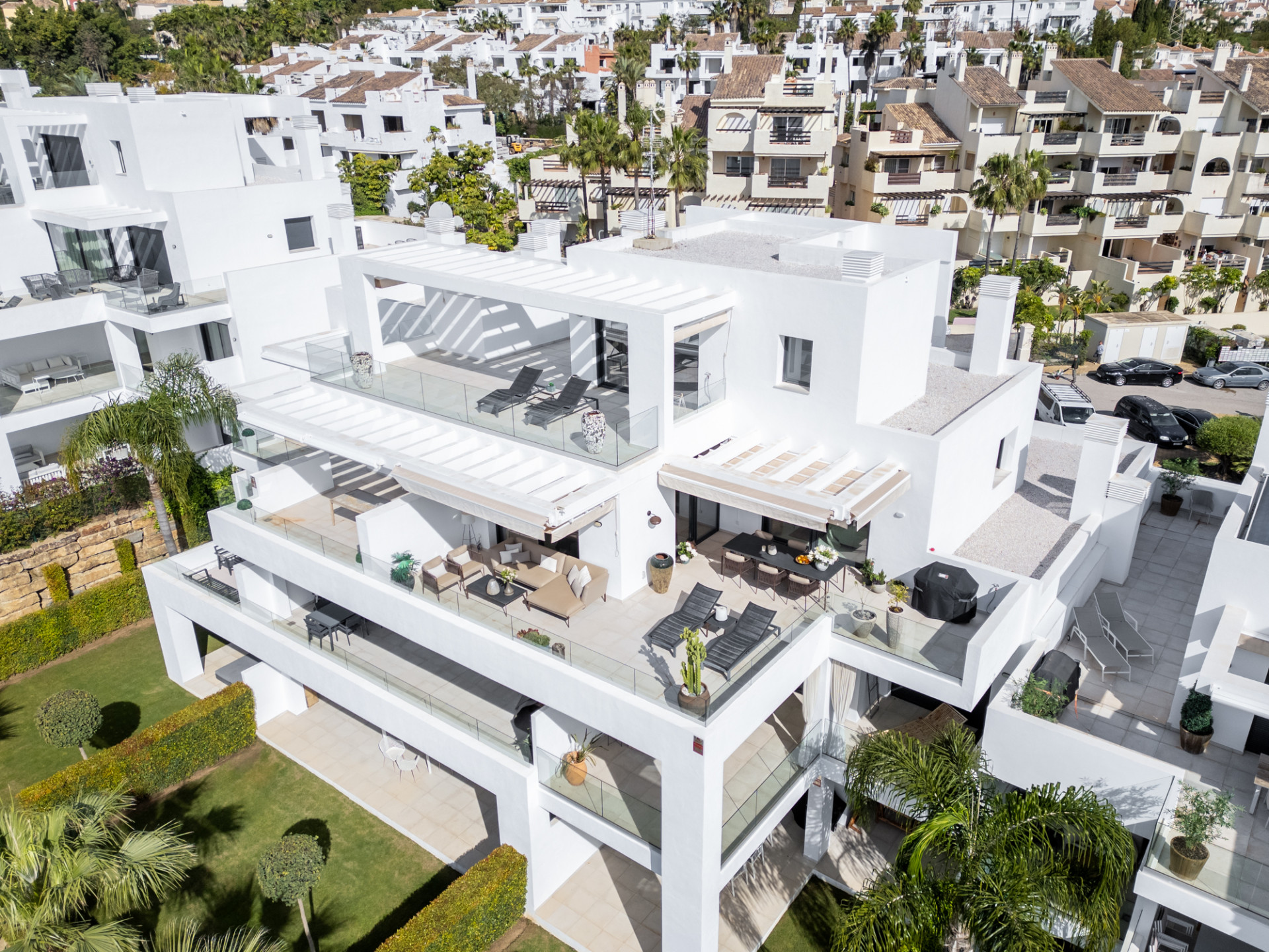 3 Bedroom Penthouse in Estepona - Photo 2