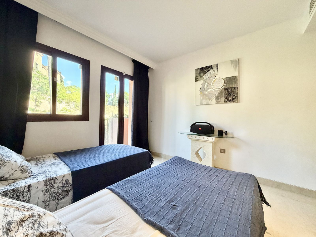 2 Bedroom Apartment in Benahavís - Photo 22