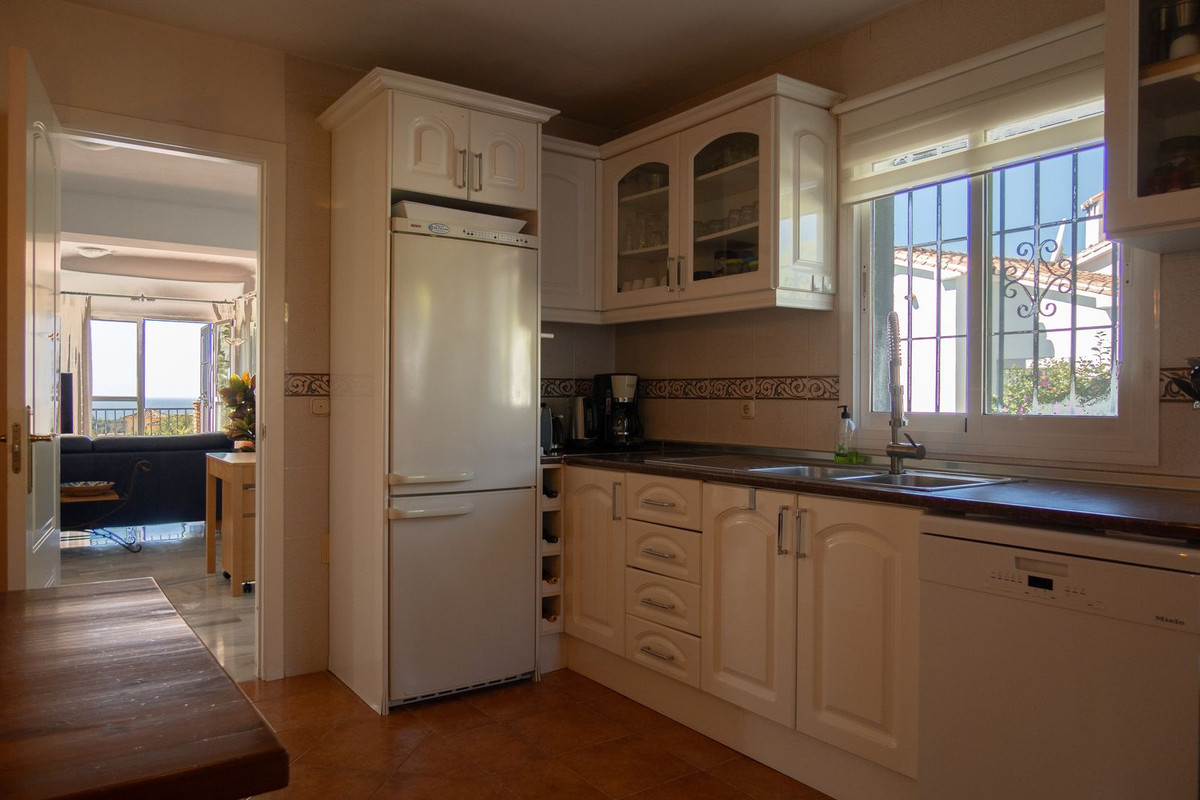 3 Bedroom Villa in Estepona - Photo 16