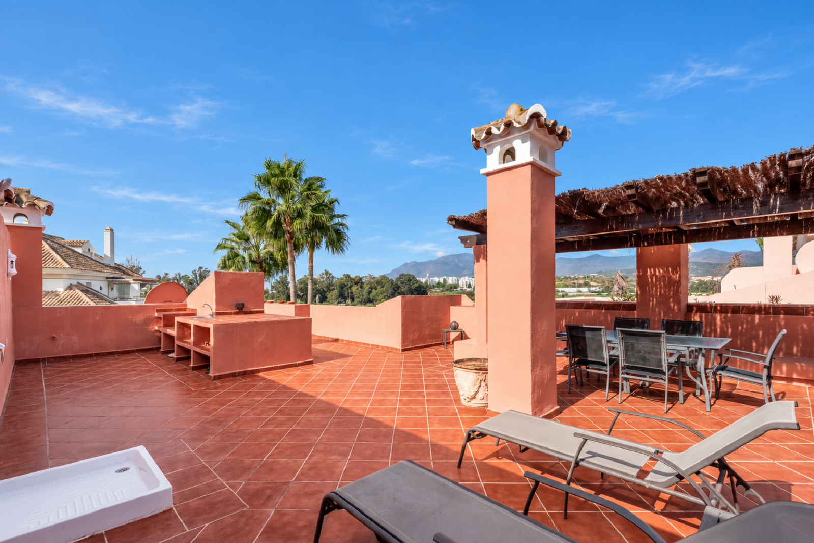 2 Bedroom Penthouse in Estepona - Photo 15