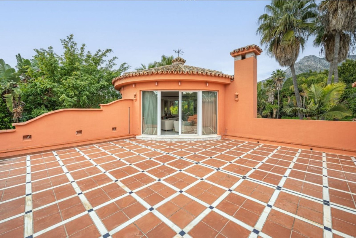 5 Bedroom Villa in Marbella - Photo 35
