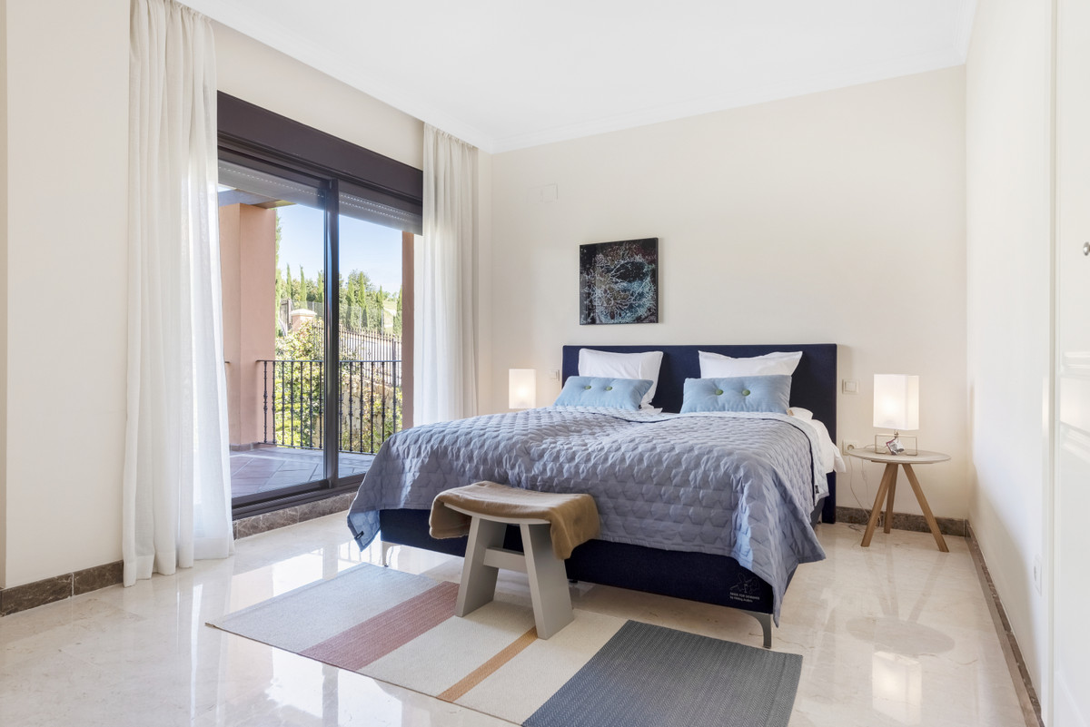 4 Bedroom Villa in Estepona - Photo 7