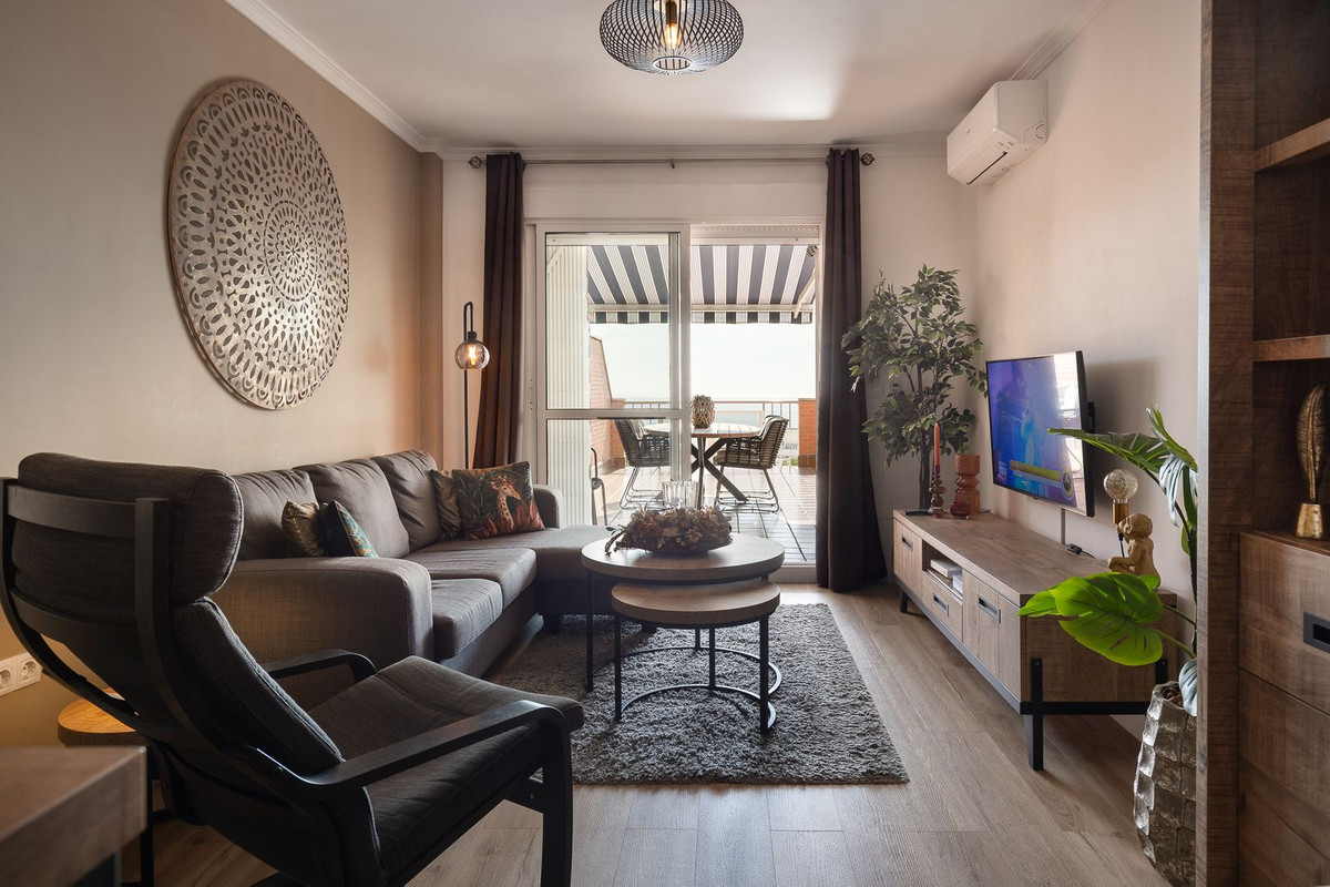 2 Bedroom Apartment in Torremolinos - Photo 11