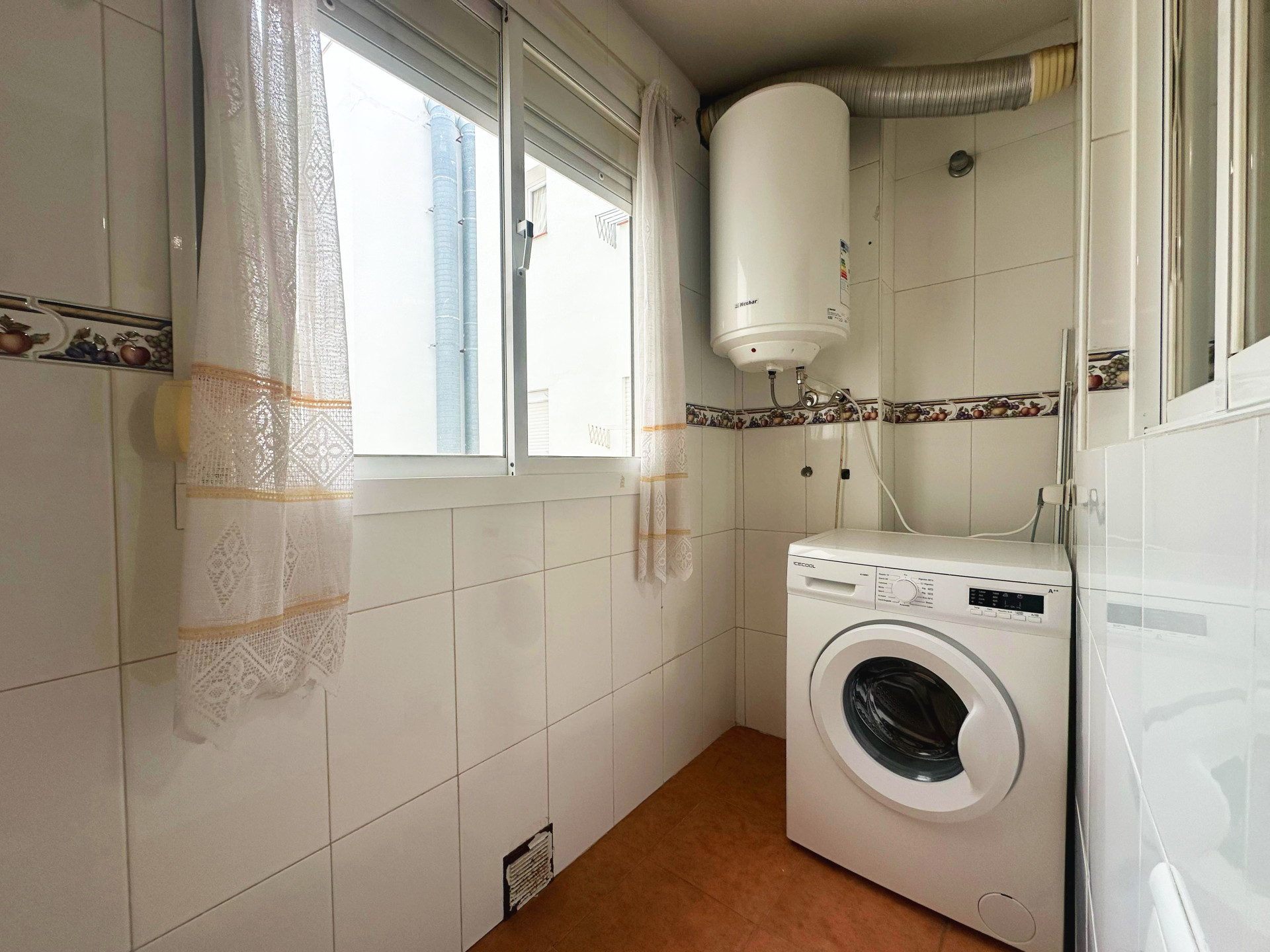 2 Bedroom Apartment in Estepona - Photo 13