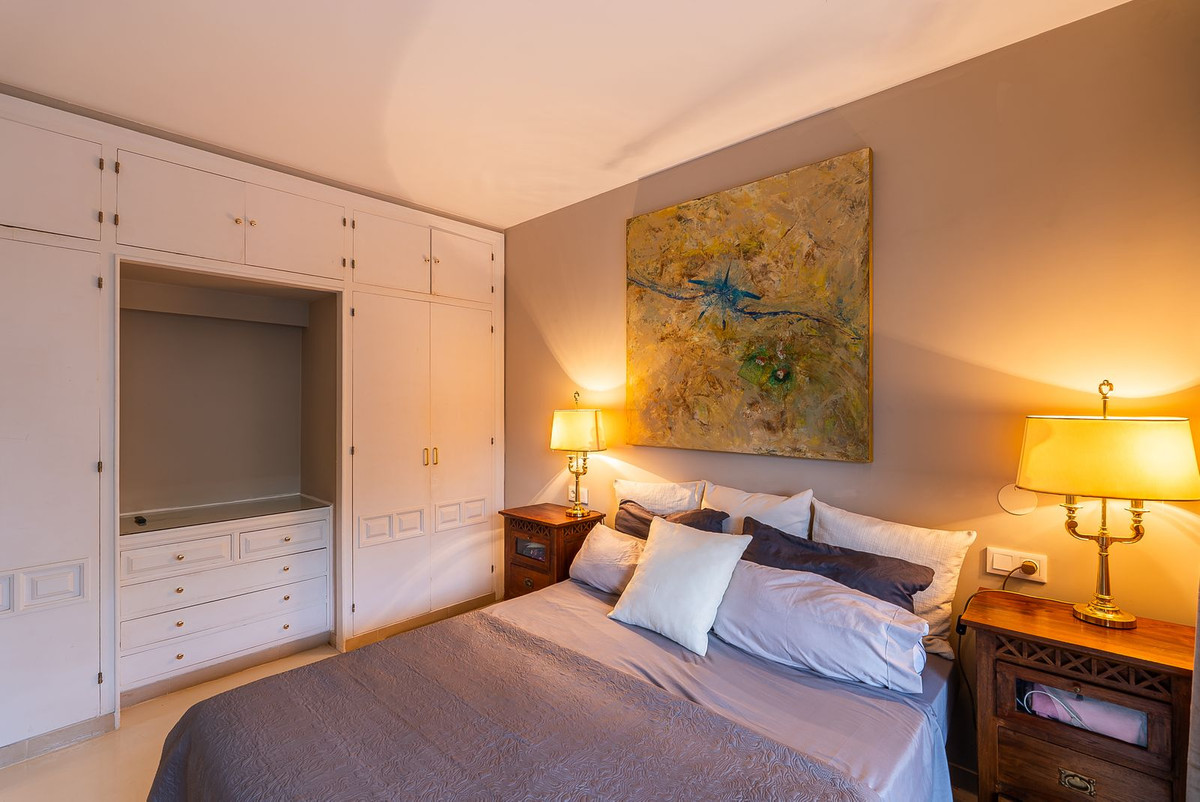 1 Bedroom Apartment in Estepona - Photo 20