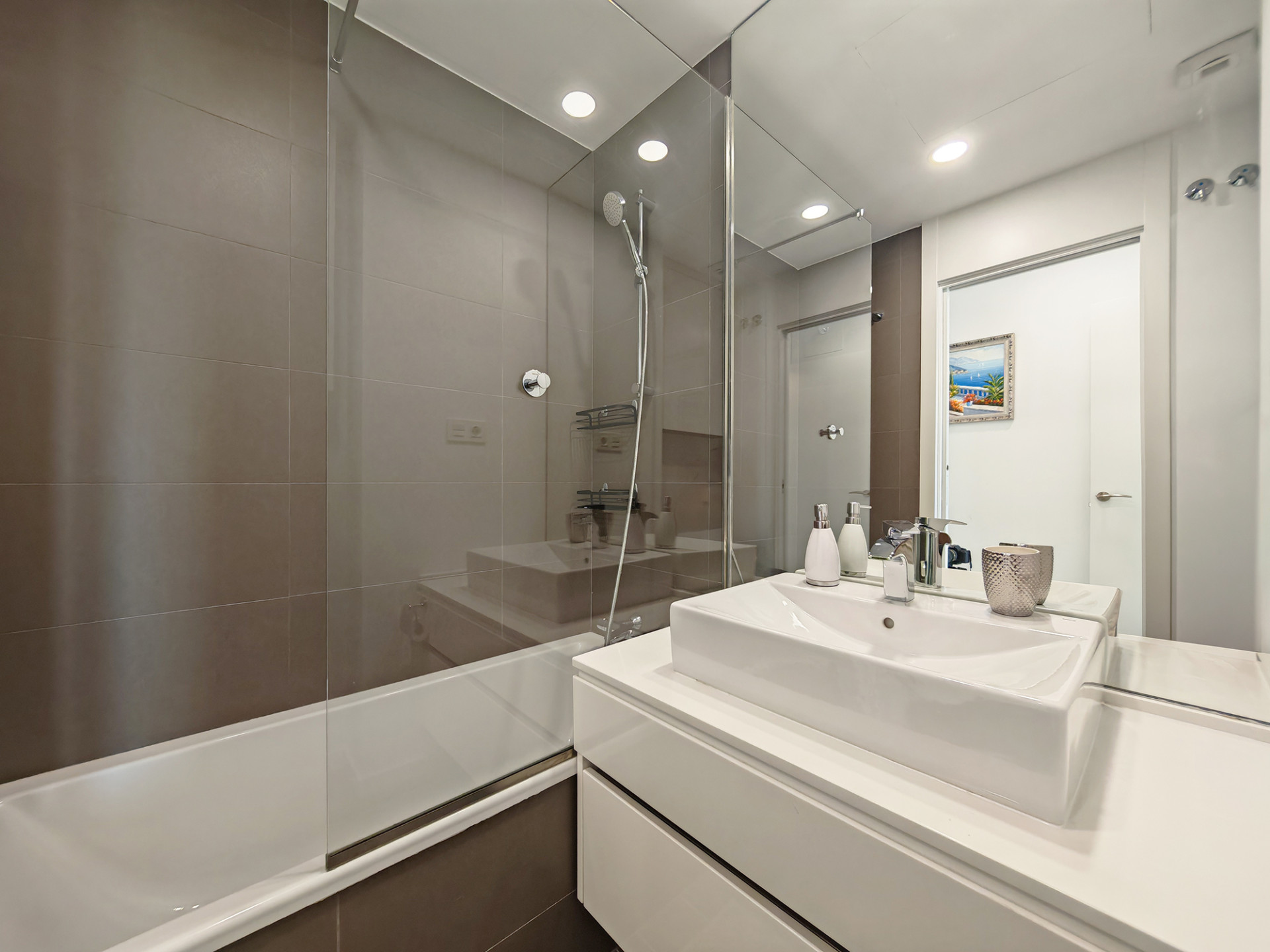 3 Bedroom Apartment in Estepona - Photo 8