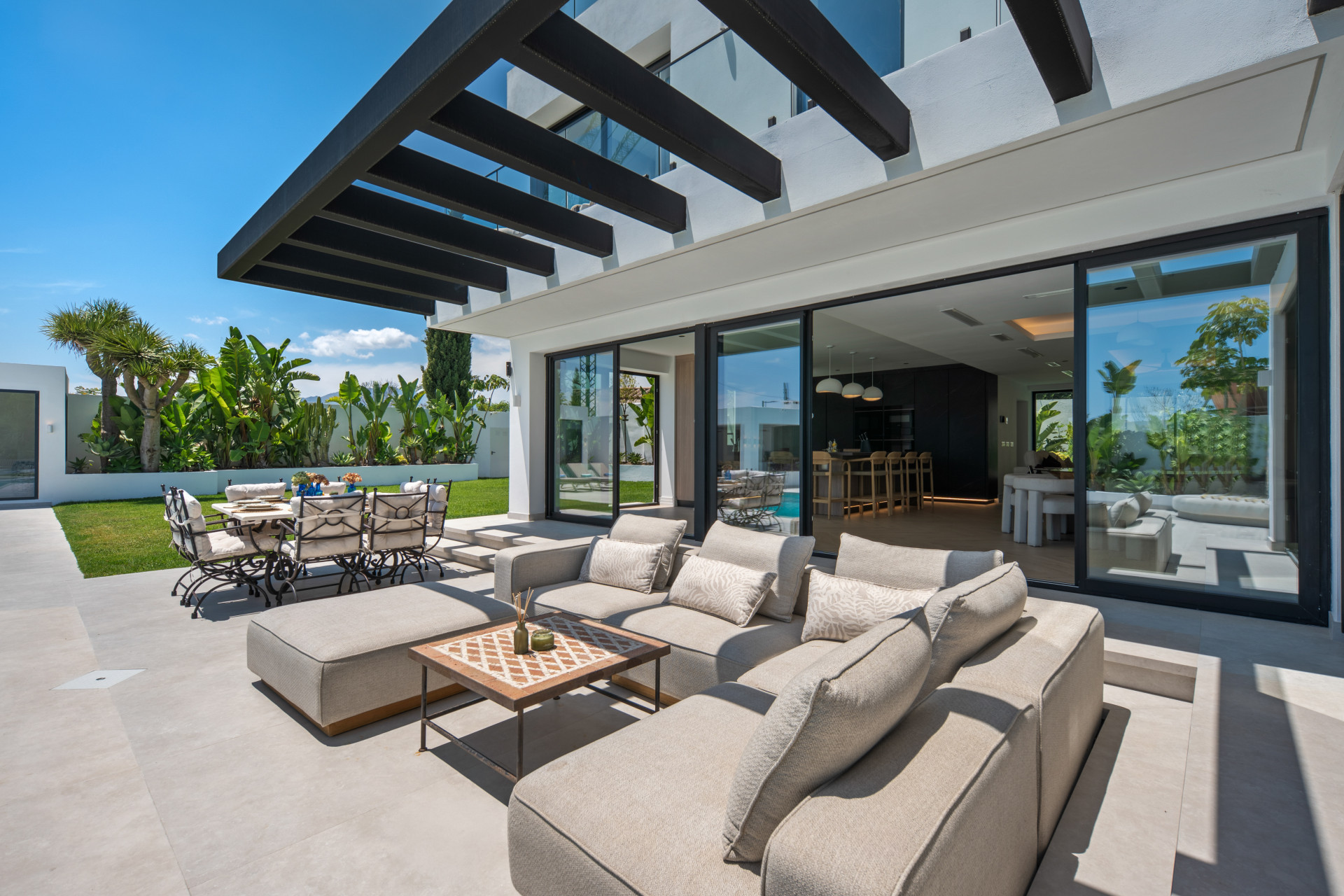 6 Bedroom Villa in Estepona - Photo 14