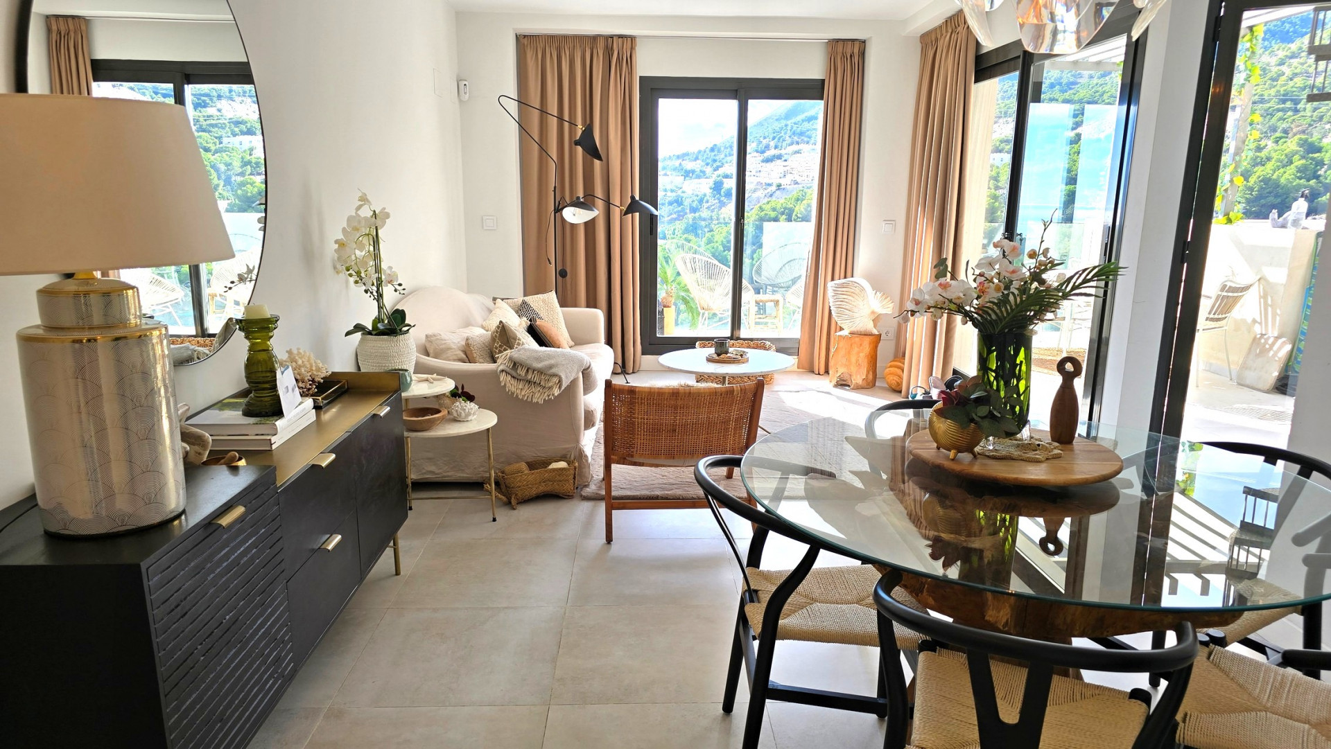 2 Bedroom Apartment in Benalmádena - Photo 2