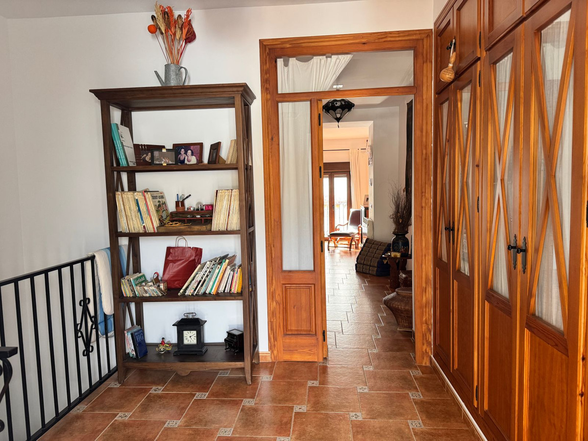 4 Bedroom Townhouse in Álora - Photo 26
