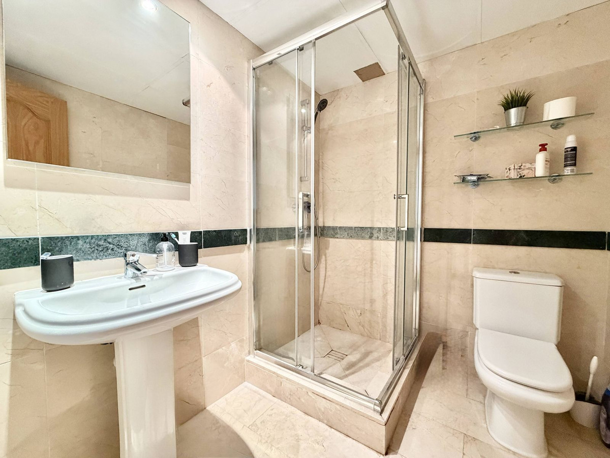2 Bedroom Apartment in Benahavís - Photo 23