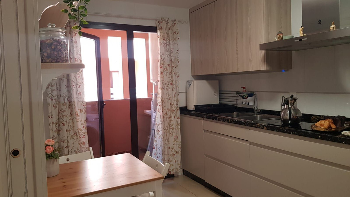 4 Bedroom Apartment in Benalmádena - Photo 26