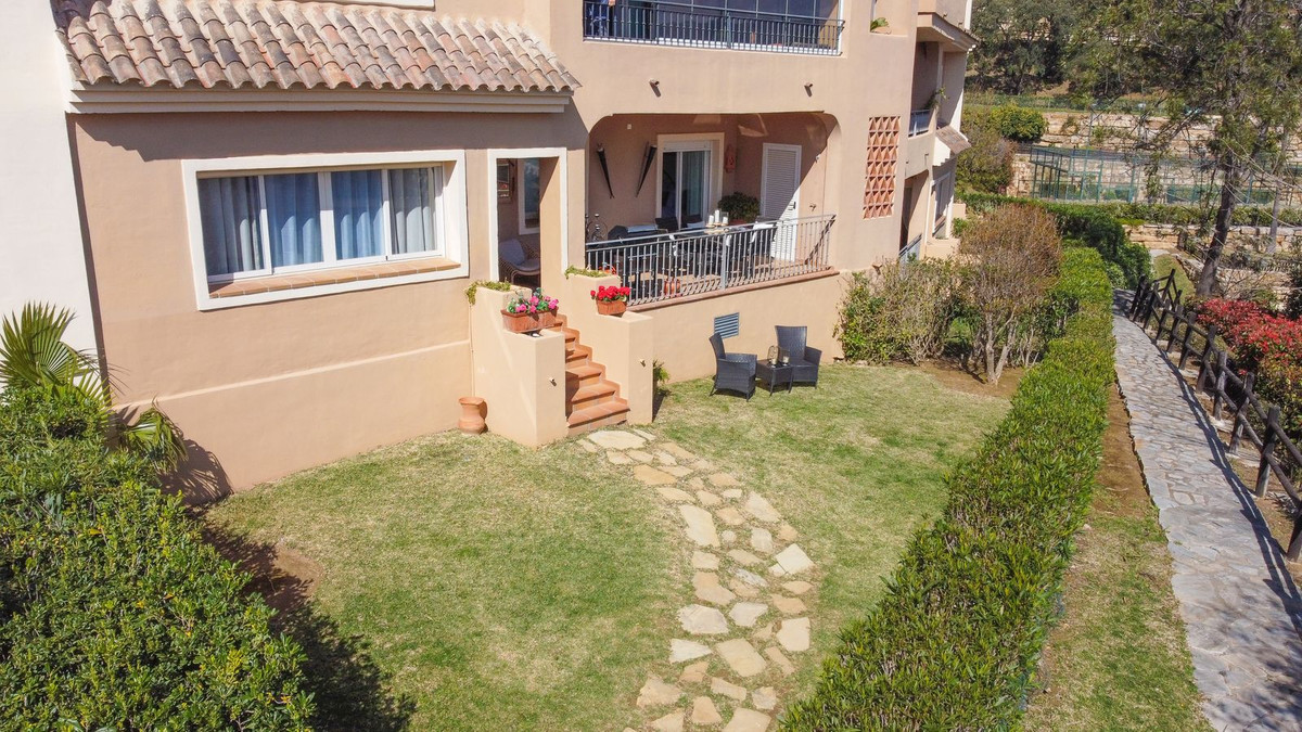 2 Bedroom Apartment in Marbella - Photo 6