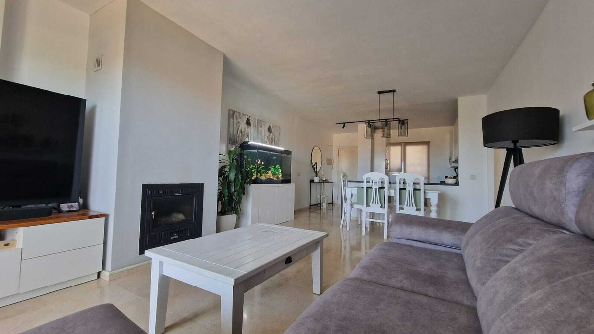 2 Bedroom Apartment in Estepona - Photo 10