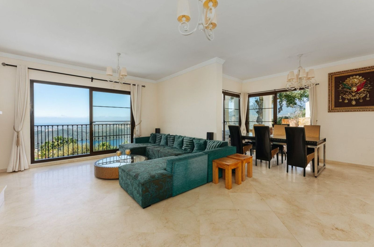 6 Bedroom Villa in Istán - Photo 6