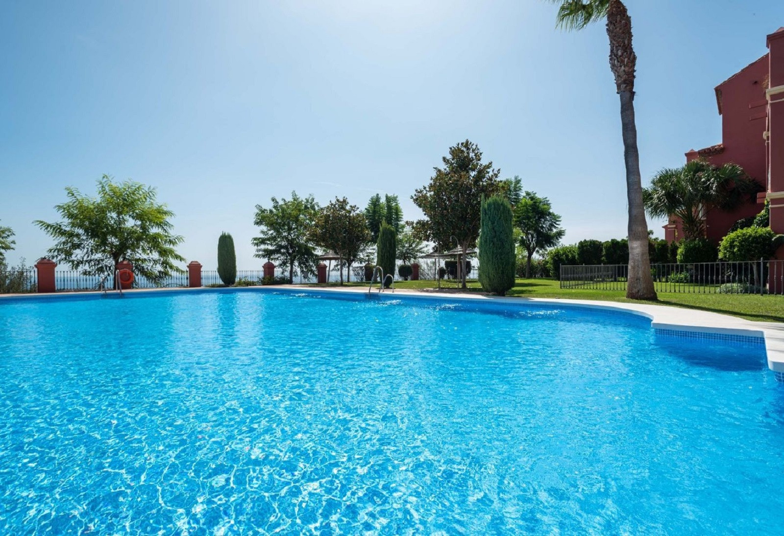 2 Bedroom Apartment in Benahavís - Photo 26