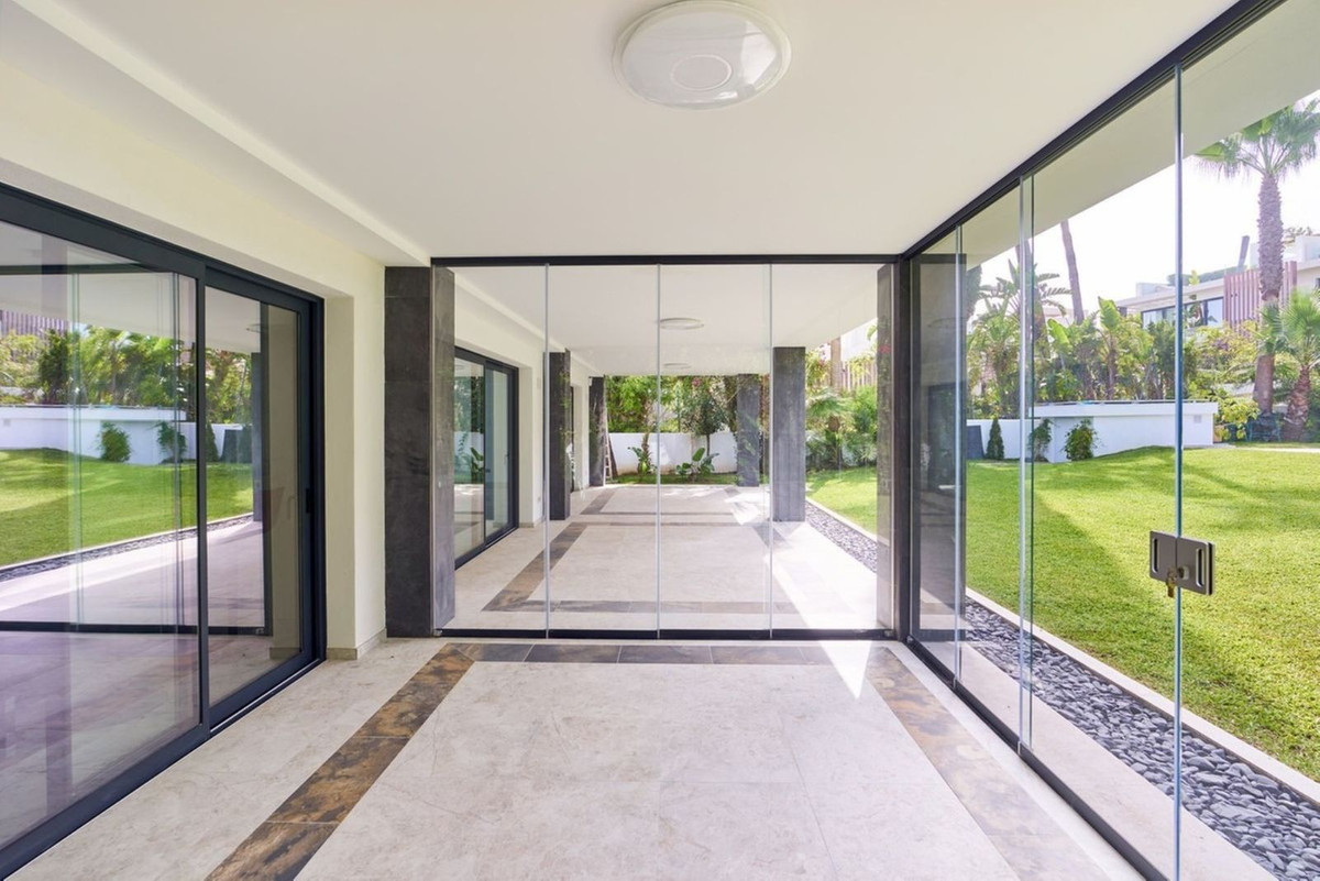5 Bedroom Villa in Marbella - Photo 14