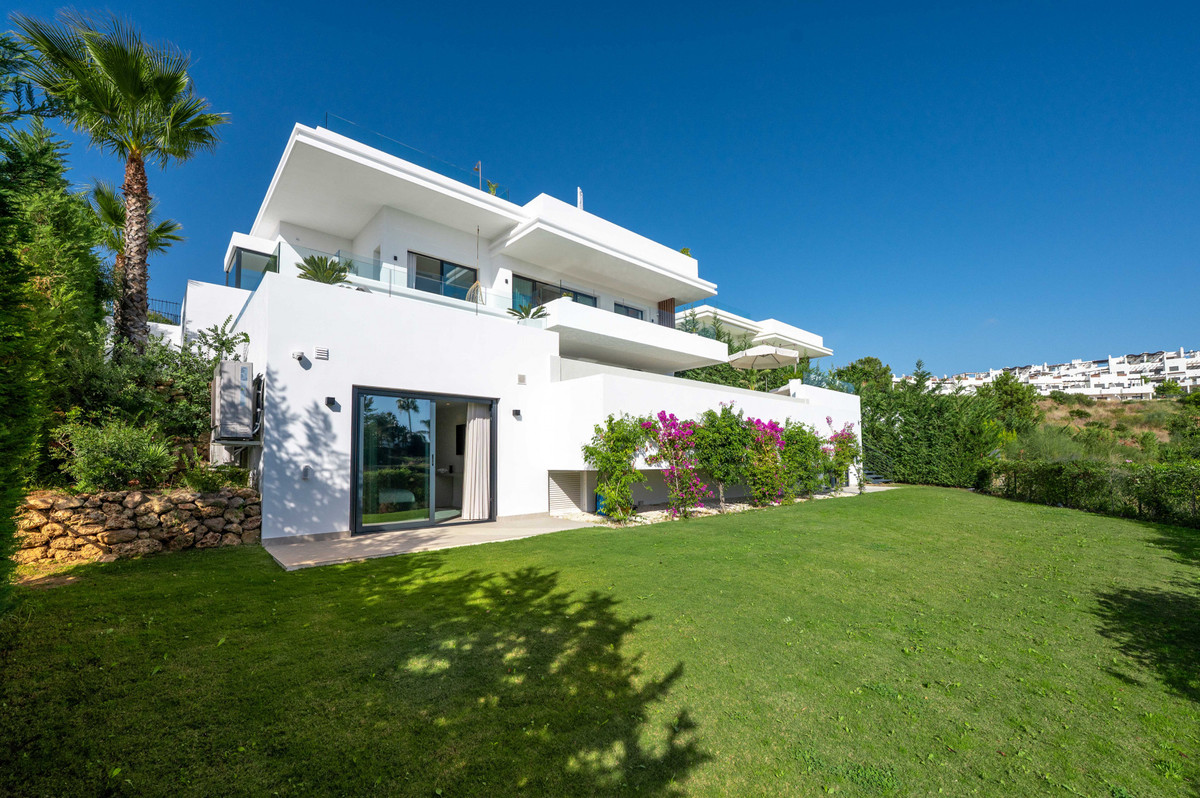 6 Bedroom Villa in Estepona - Photo 42