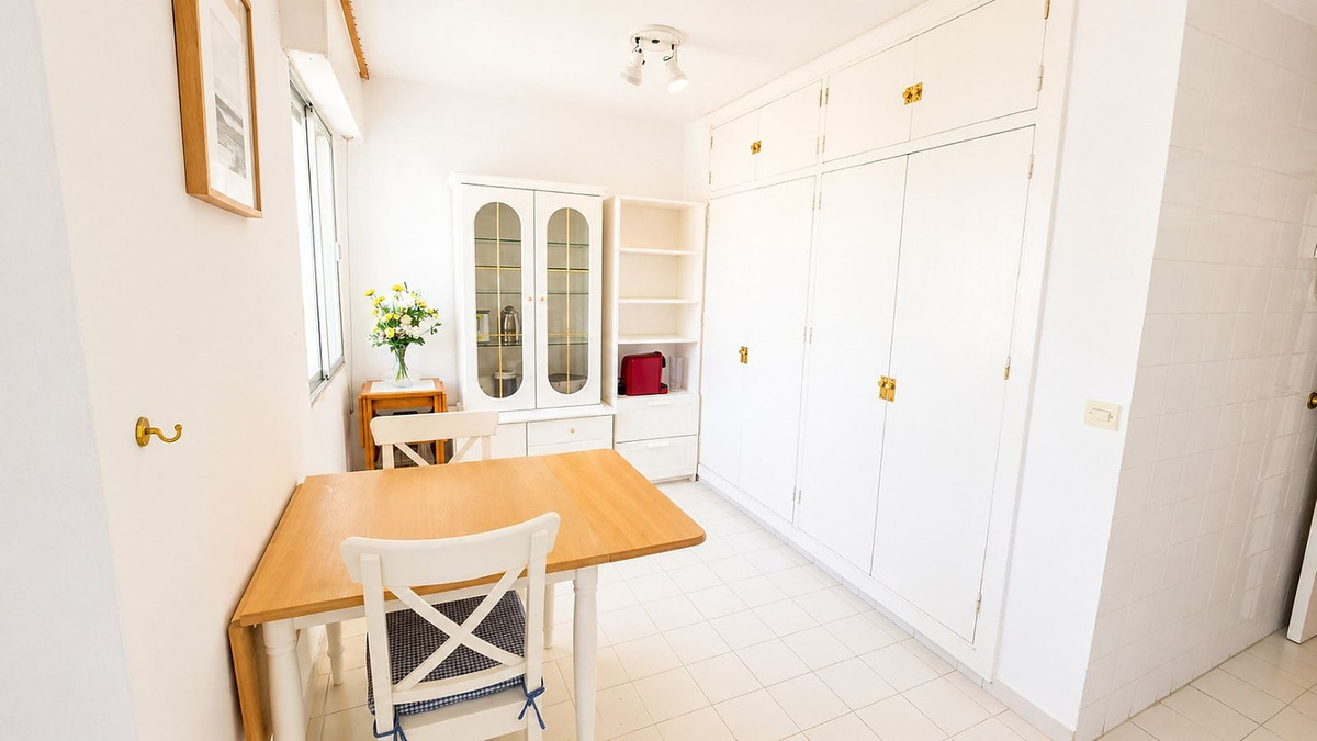 2 Bedroom Apartment in Estepona - Photo 30