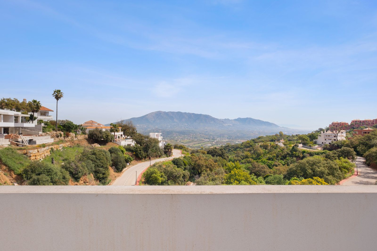 4 Bedroom Villa in Marbella - Photo 36