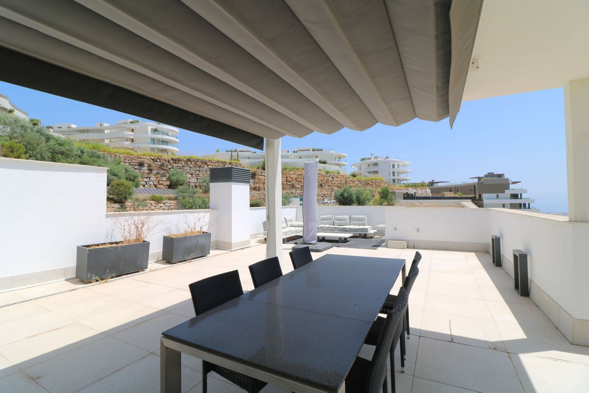 3 Bedroom Penthouse in Benahavís - Photo 22