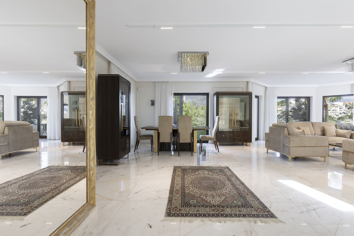 6 Bedroom Villa in Mijas - Photo 16
