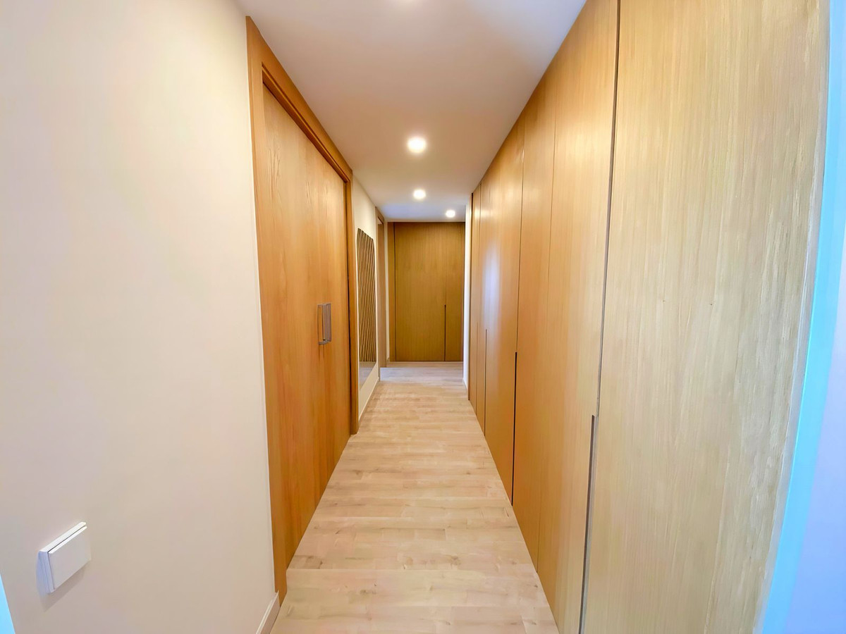4 Bedroom Apartment in Benahavís - Photo 14