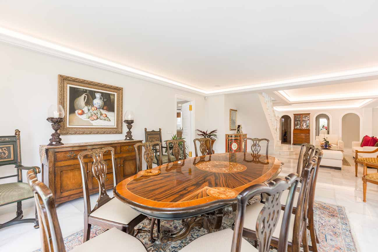 6 Bedroom Villa in Marbella - Photo 8