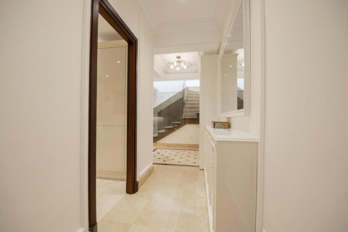 3 Bedroom Penthouse in Estepona - Photo 19
