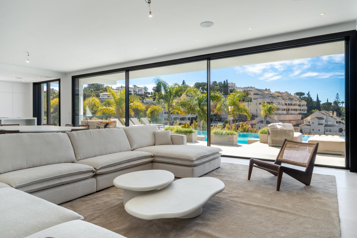 5 Bedroom Villa in Marbella - Photo 5