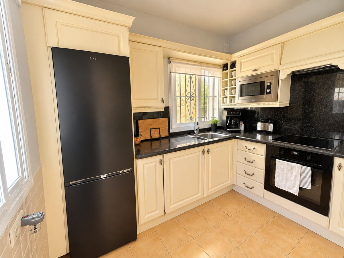 3 Bedroom Villa in Mijas - Photo 12