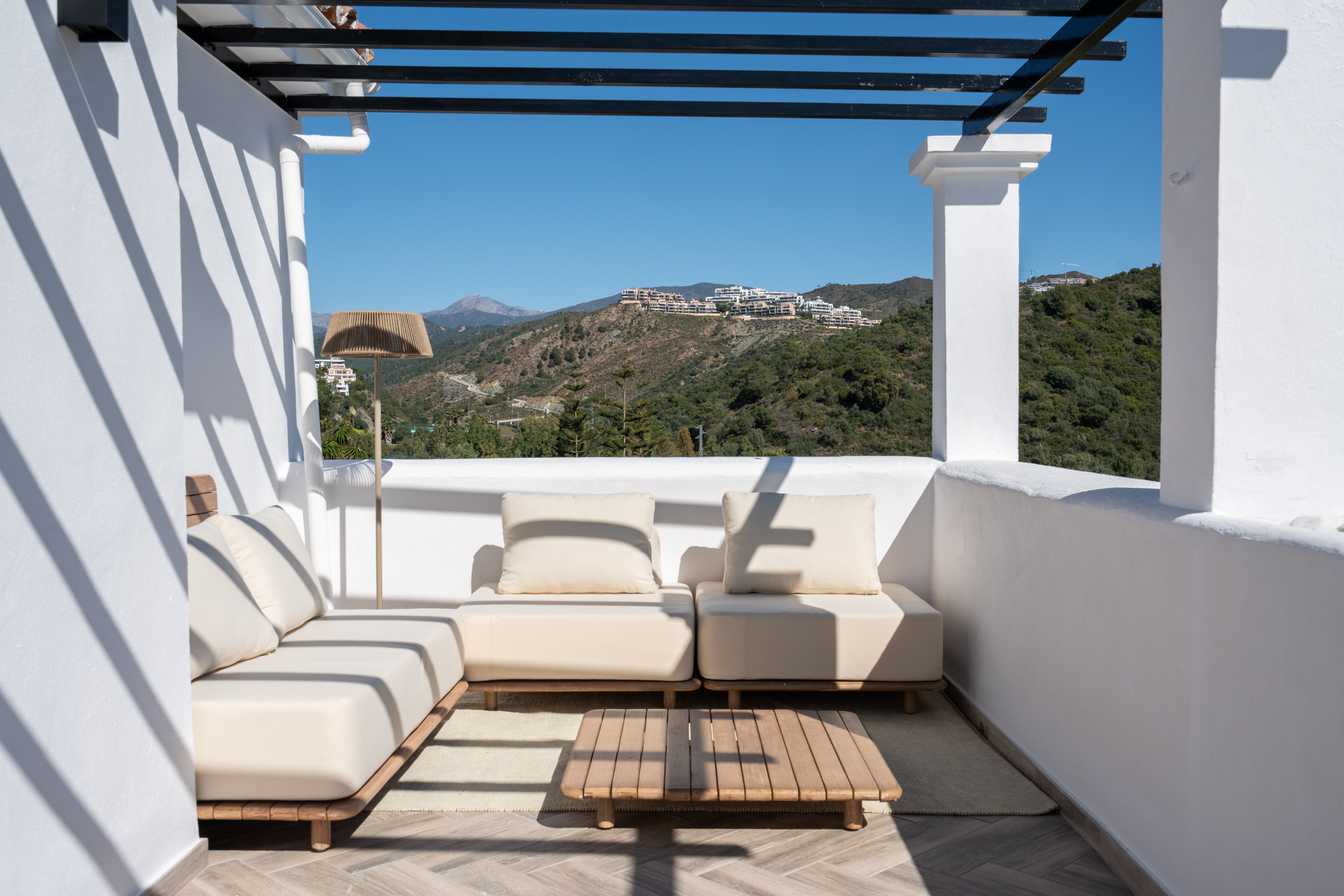 3 Bedroom Penthouse in Benahavís - Photo 33