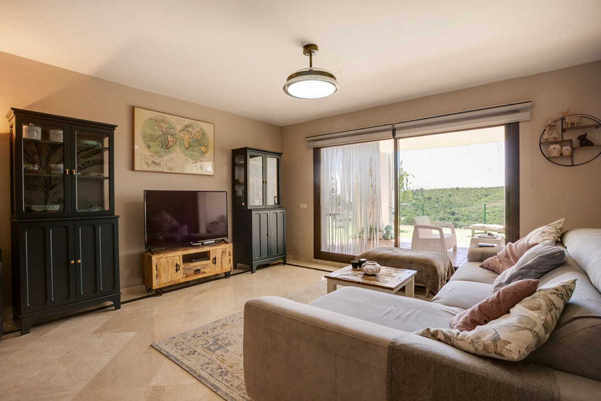 2 Bedroom Apartment in Casares - Photo 4