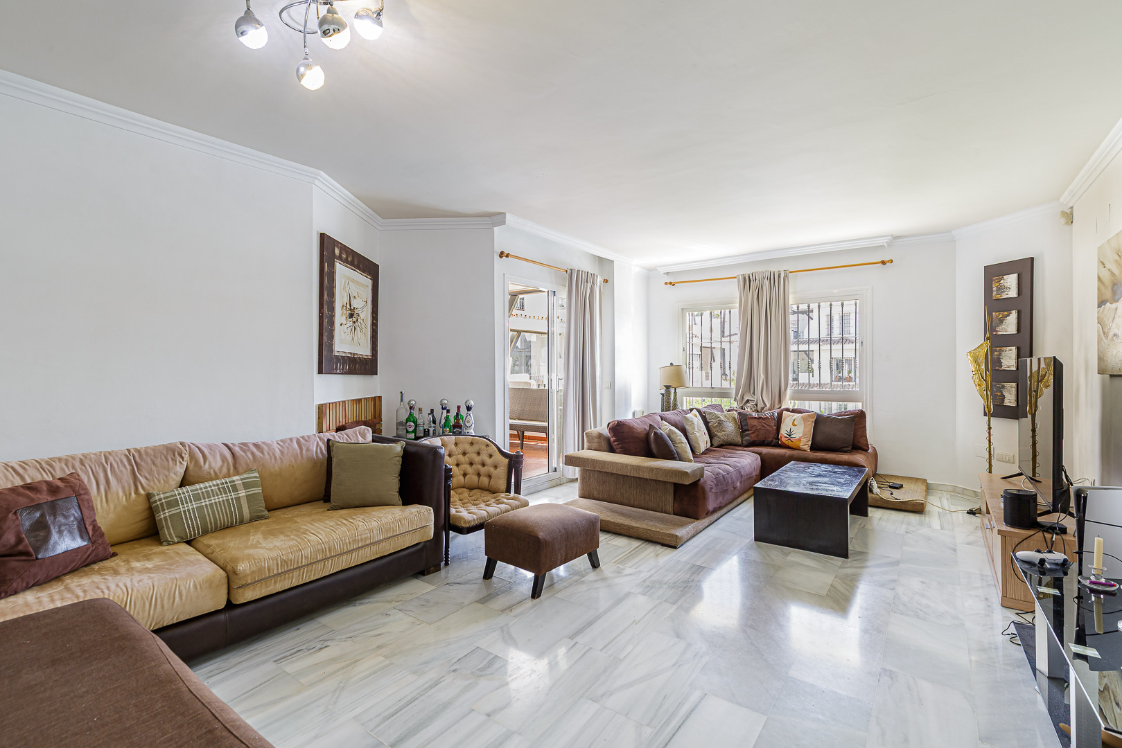 4 Bedroom Apartment in Marbella - Photo 3