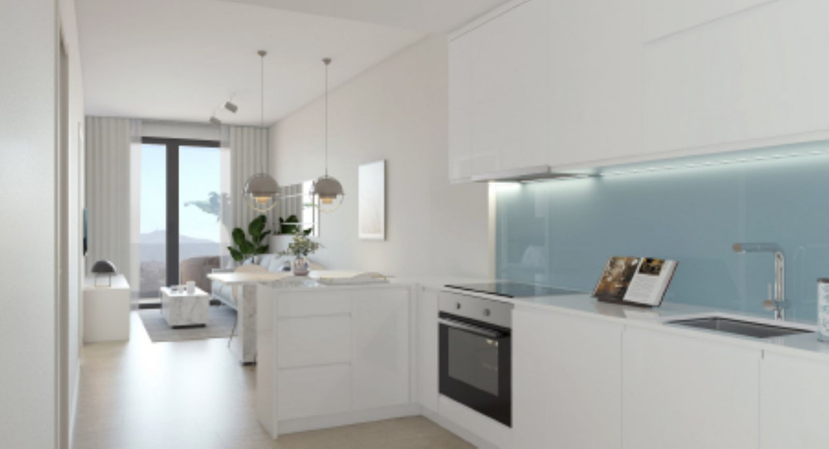 1 Bedroom Apartment in Fuengirola - Photo 2