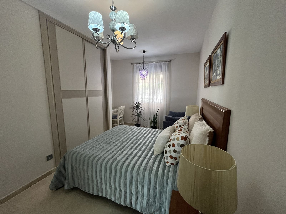 3 Bedroom Penthouse in Estepona - Photo 9