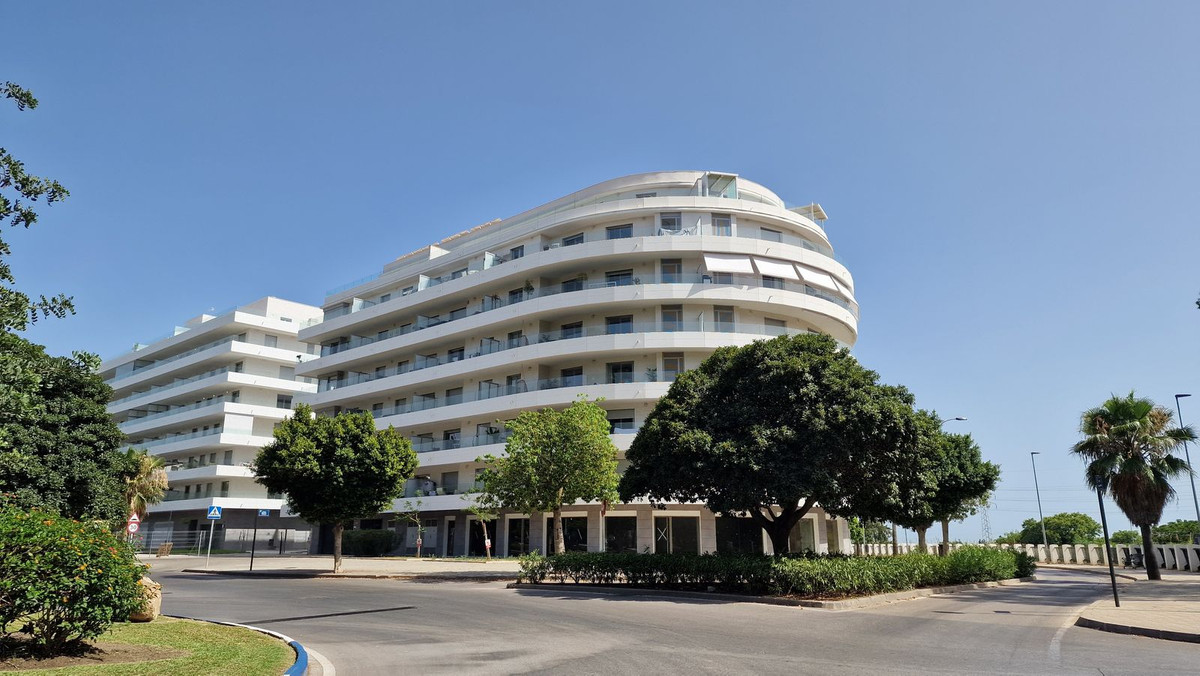 3 Bedroom Apartment in Marbella - Photo 2