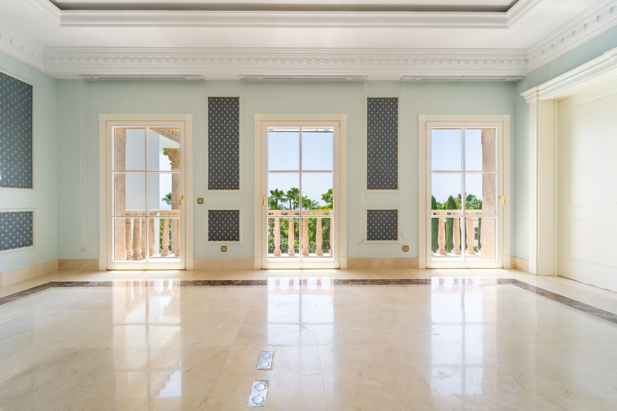 10 Bedroom Villa in Marbella - Photo 15