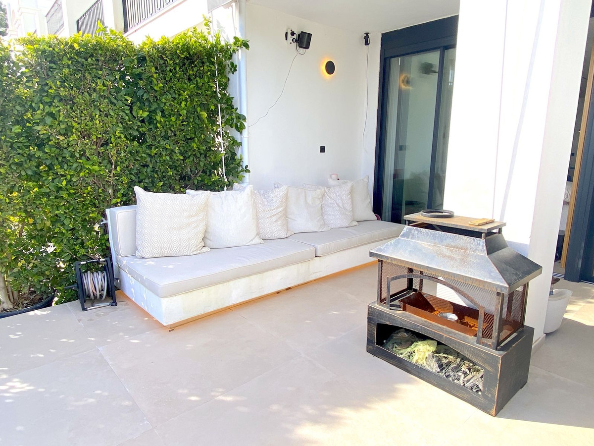 4 Bedroom Townhouse in Benahavís - Photo 18
