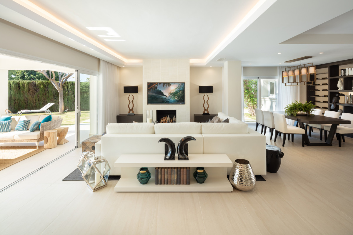 4 Bedroom Villa in Marbella - Photo 6