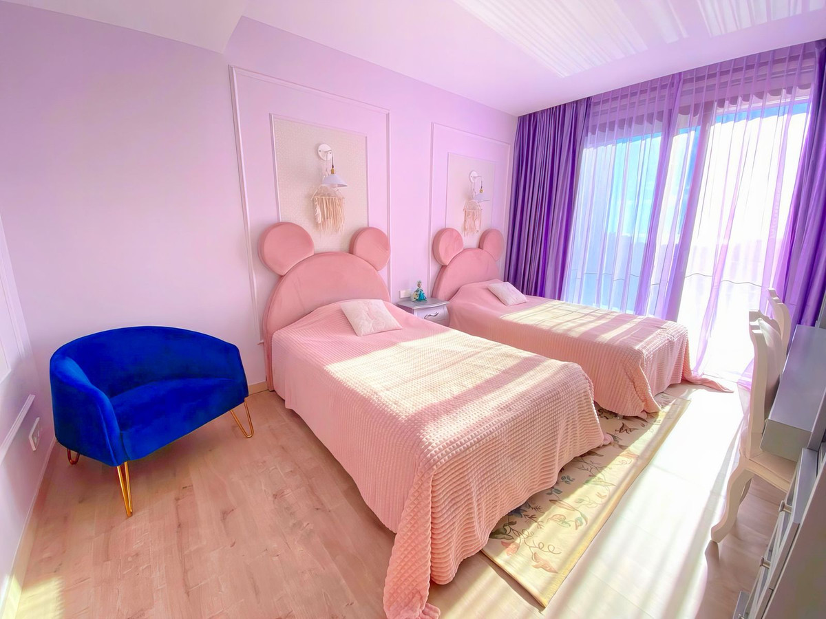 4 Bedroom Apartment in Benahavís - Photo 25