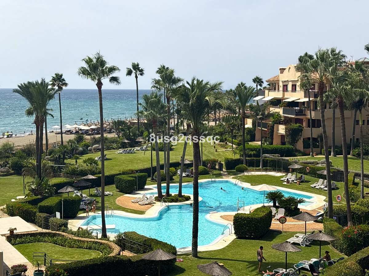 3 Bedroom Penthouse in Estepona - Photo 64