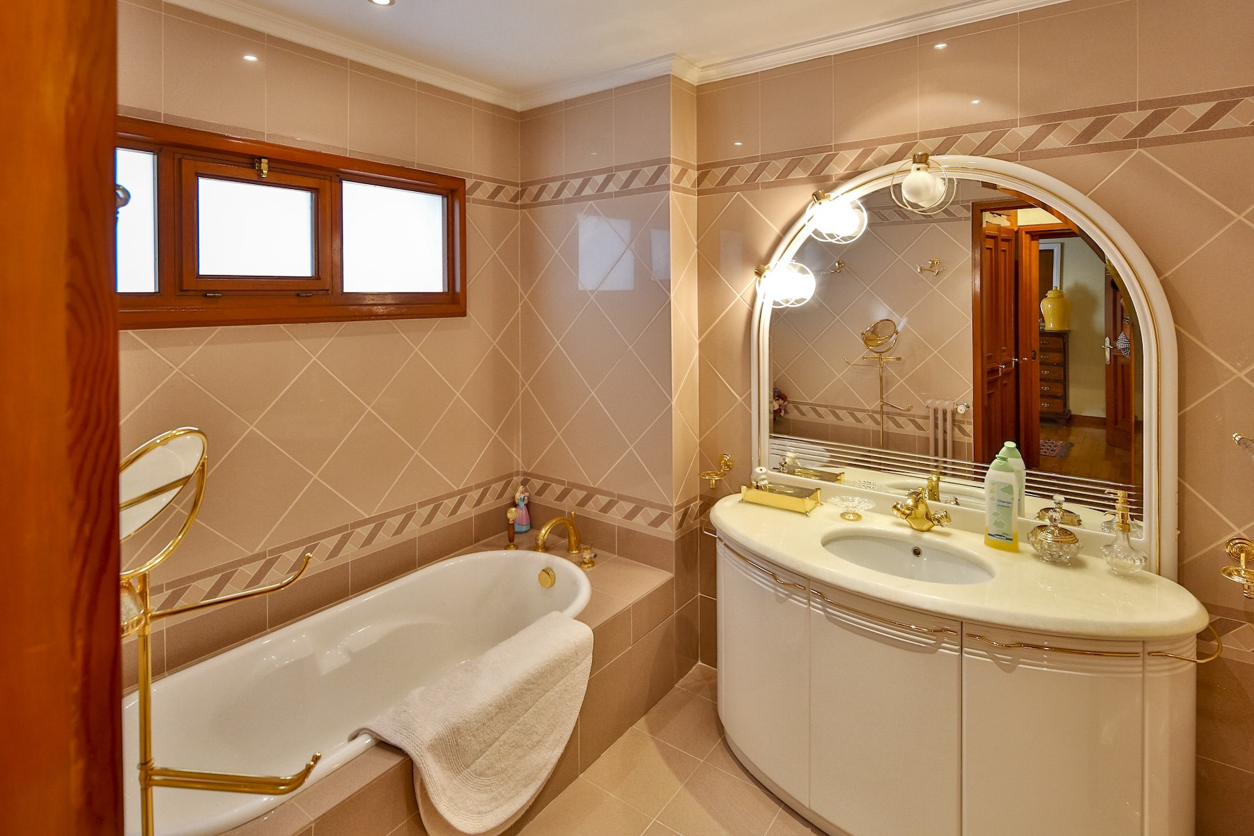 6 Bedroom Villa in Marbella - Photo 21