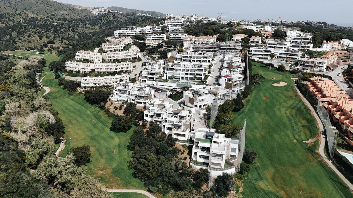 3 Bedroom Townhouse in Marbella - Photo 2
