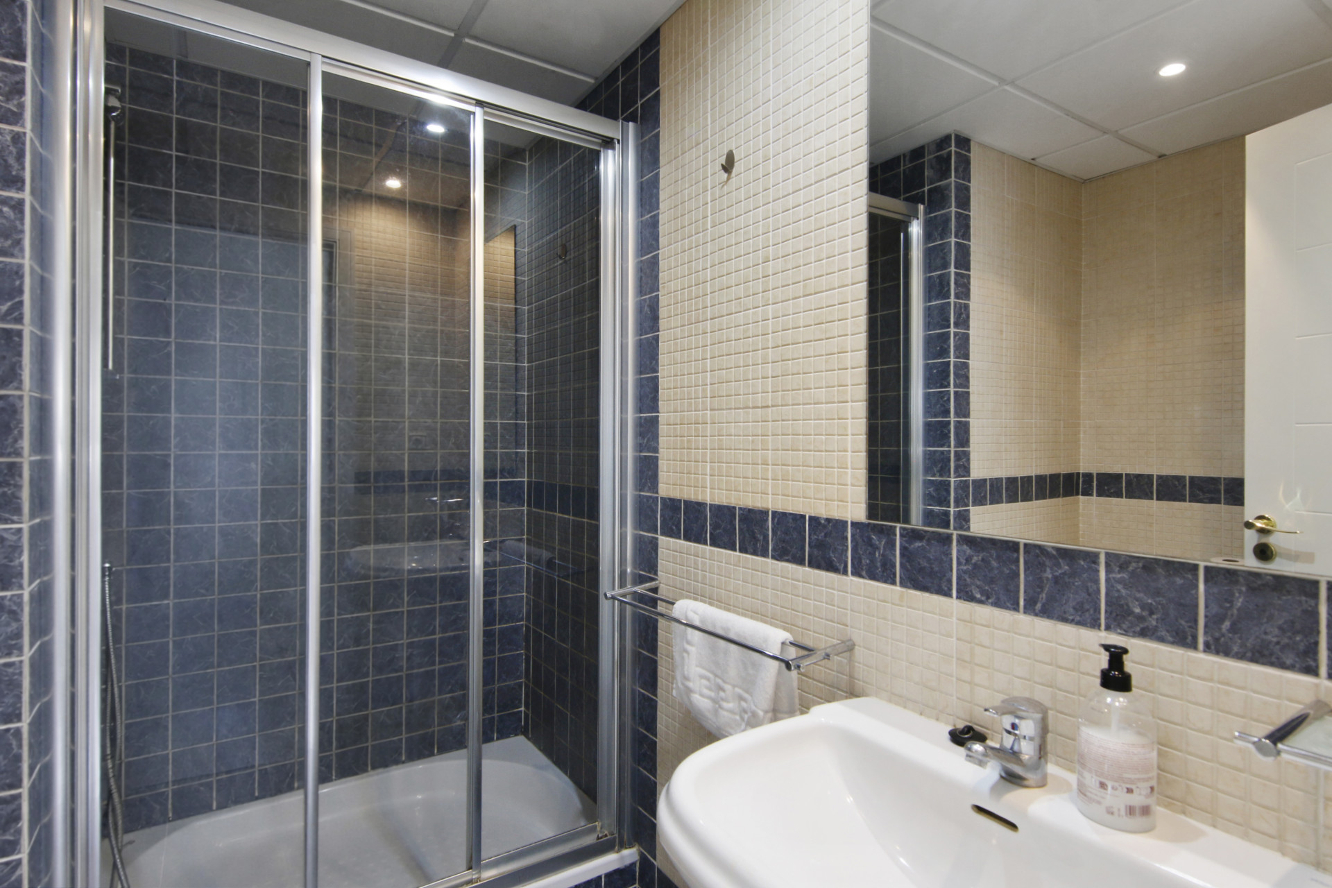 3 Bedroom Apartment in Estepona - Photo 12