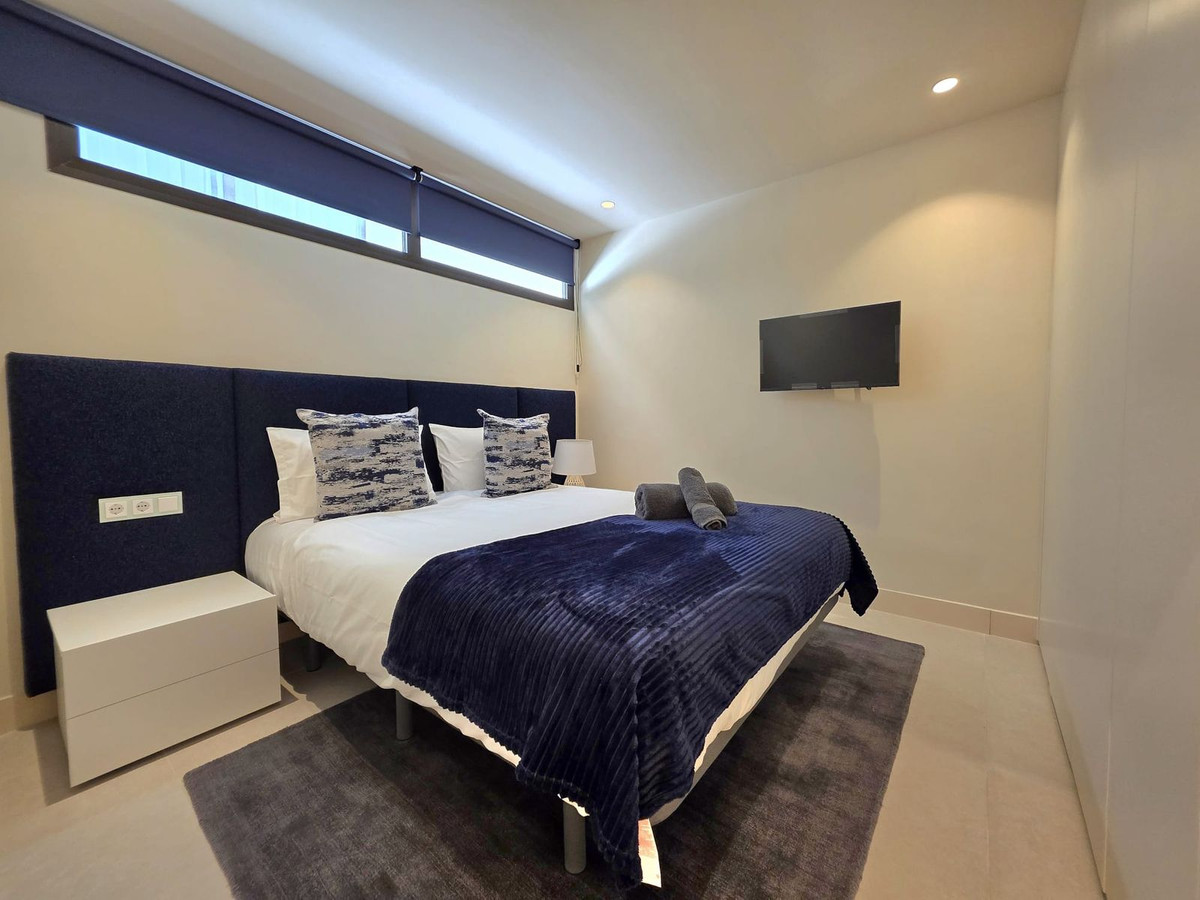 4 Bedroom Townhouse in Estepona - Photo 32