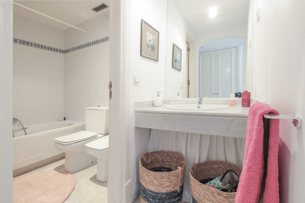 2 Bedroom Apartment in Marbella - Photo 17