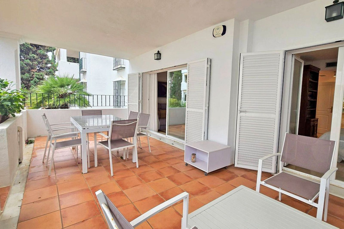 2 Bedroom Apartment in Estepona - Photo 5